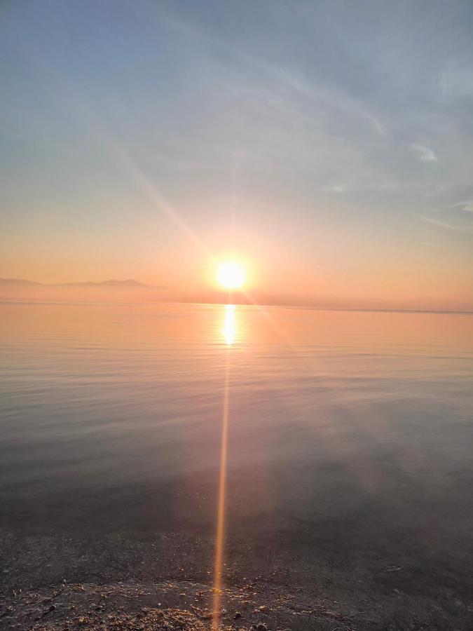 Endlesssunrise Apartment Míloi Екстериор снимка
