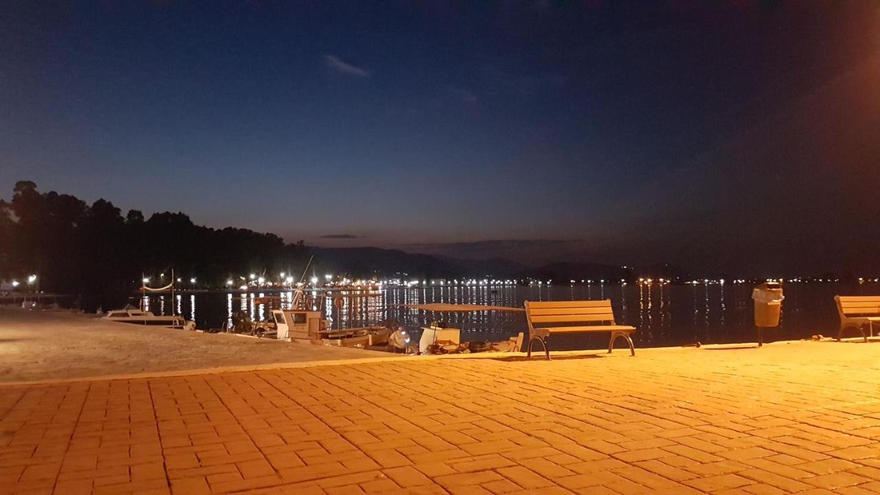 Endlesssunrise Apartment Míloi Екстериор снимка